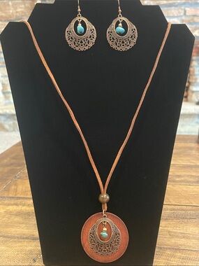 Turquoise Accent Brown Wood & Filigree Necklace and Earrings Set B36